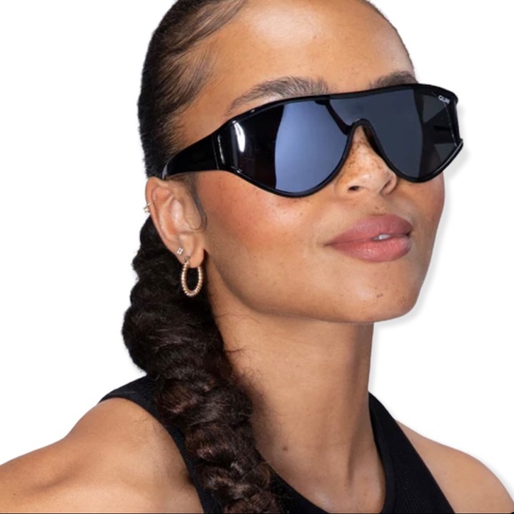 QUAY Secret Set Sunglasses Polarized Black Shield Frame Black Lens Unisex NWT - Picture 5 of 11